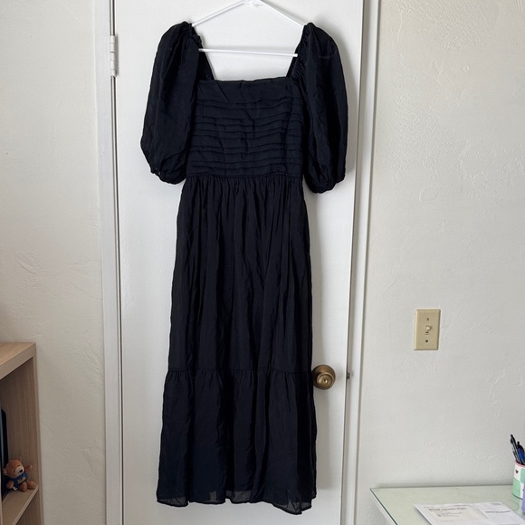 Abercrombie & Fitch Dresses & Skirts - Abercrombie & Fitch Black Puff-Sleeve Maxi Dress